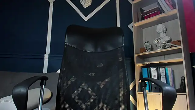 etham wolf  online show from 8, 11, 2025