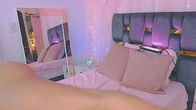 anitaglow online show from 12, 11, 2025