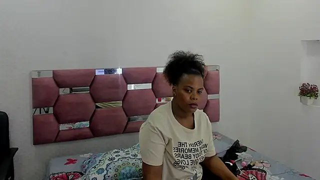 Snapshot of MiiaSmith__ chatting on 8, 10, 2025 MiiaSmith online show from 8, 10, 2025