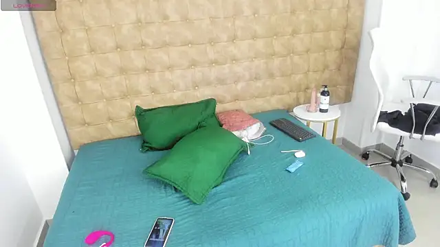 Snapshot of MiiaSmith__ chatting on 6, 11, 2025 MiiaSmith online show from 6, 11, 2025