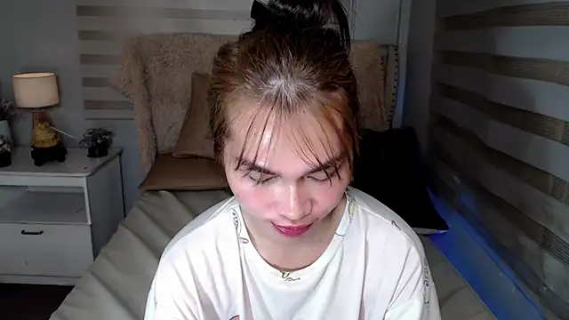 Snapshot of lovelychanel69xx chatting on 30, 10, 2025 lovelychanel69xx online show from 30, 10, 2025