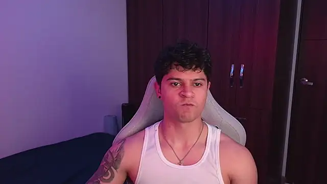 domsantiago  online show from 8, 10, 2025