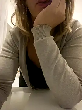 Snapshot of Veryvery30 chatting on 8, 11, 2025 Veryvery30 online show from 8, 11, 2025