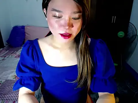 Urassiansweetcummer online show from 13, 10, 2025