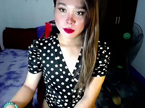 Urassiansweetcummer online show from 10, 11, 2025