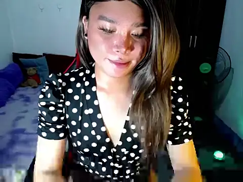 Urassiansweetcummer online show from 15, 4, 2026