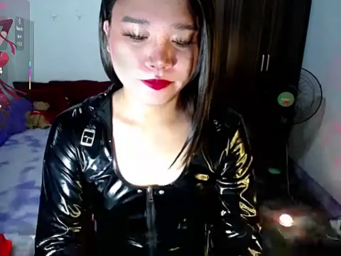 Snapshot of Urassiansweetcummer chatting on 23, 7, 2026 Urassiansweetcummer online show from 23, 7, 2026