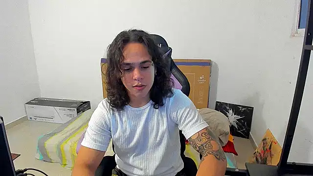 Snapshot of Maximiliano_scoott__ chatting on 26, 10, 2025 Maximiliano scoott   online show from 26, 10, 2025