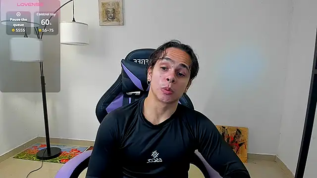 Snapshot of Maximiliano_scoott__ chatting on 29, 10, 2025 Maximiliano scoott   online show from 29, 10, 2025