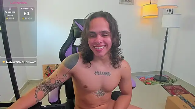 Snapshot of Maximiliano_scoott__ chatting on 4, 11, 2025 Maximiliano scoott online show from 4, 11, 2025