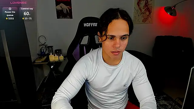 Snapshot of Maximiliano_scoott__ chatting on 2, 12, 2025 Maximiliano scoott online show from 2, 12, 2025