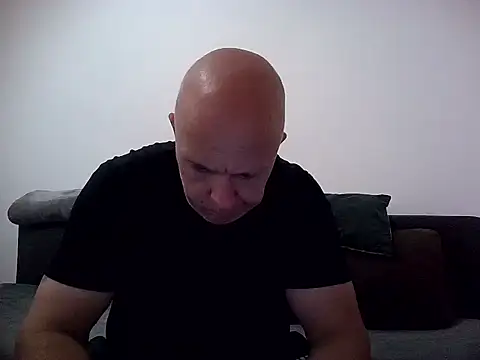 Snapshot of DaDDyLoVeSu83 chatting on 4, 11, 2025 DaDDyLoVeSu83 online show from 4, 11, 2025