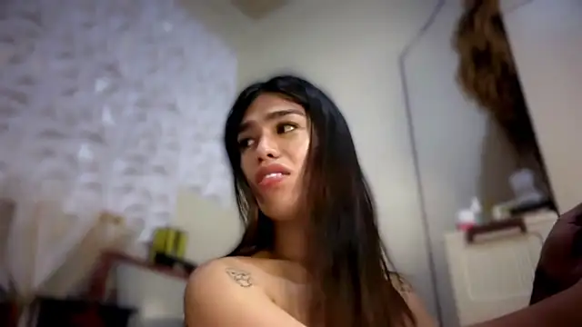 Snapshot of hollywoodxtrans chatting on 27, 10, 2025 hollywoodxtrans online show from 27, 10, 2025