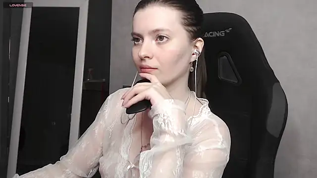 cute elfy  online show from 28, 9, 2025