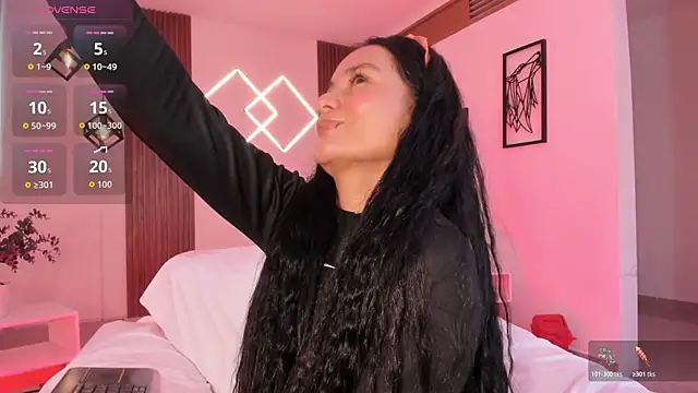 Snapshot of Miiaa_jones chatting on 16, 12, 2025 Miiaa jones online show from 16, 12, 2025