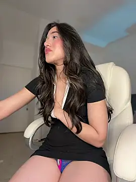 Snapshot of julieta_jhonss chatting on 8, 8, 2026 julieta jhonss online show from 8, 8, 2026