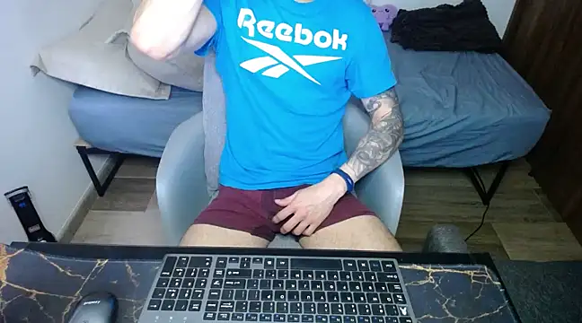 Snapshot of bossking017 chatting on 15, 2, 2025 bossking017 online show from 15, 2, 2025