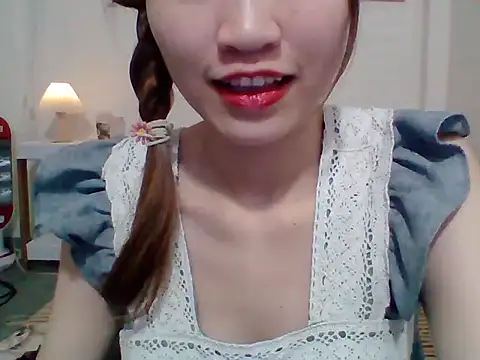Snapshot of __Donna__ chatting on 13, 10, 2025   Donna   online show from 13, 10, 2025