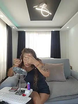 Snapshot of evasweett__ chatting on 22, 6, 2026 evasweett online show from 22, 6, 2026