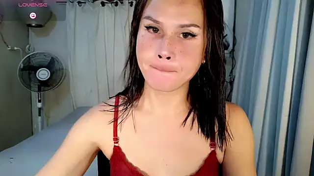 Snapshot of holly_bitch chatting on 18, 7, 2026 holly bitch online show from 18, 7, 2026