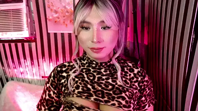 UrhotlucyTS online show from 23, 5, 2026