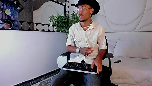 Thiagoferreti online show from 7, 10, 2025