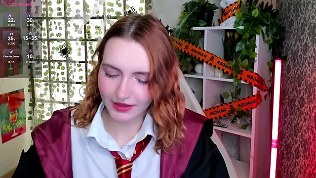 Snapshot of Elis_Cherry chatting on 27, 10, 2025 Elis Cherry online show from 27, 10, 2025