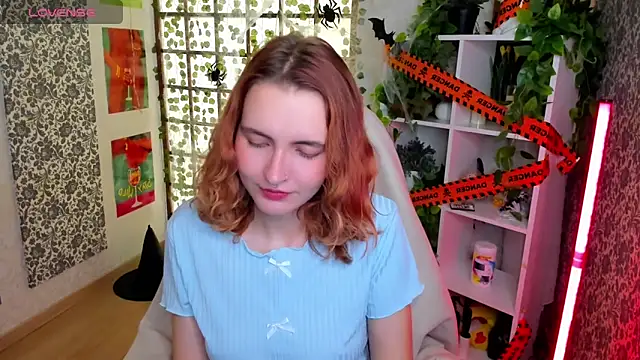 Snapshot of Elis_Cherry chatting on 3, 11, 2025 Elis Cherry online show from 3, 11, 2025