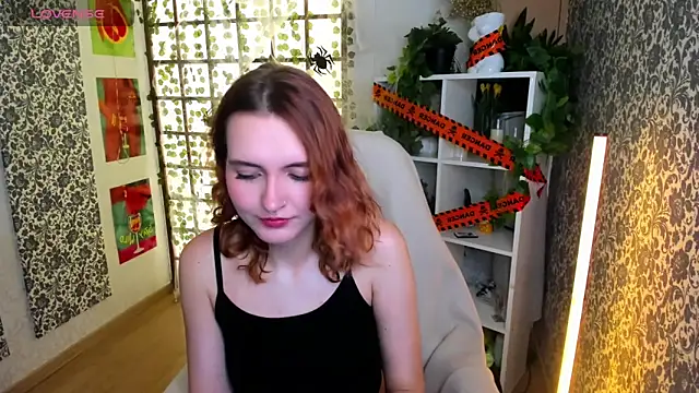 Snapshot of Elis_Cherry chatting on 11, 11, 2025 Elis Cherry online show from 11, 11, 2025