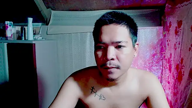 Snapshot of MANIACasianX chatting on 8, 10, 2025 MANIACasianX online show from 8, 10, 2025