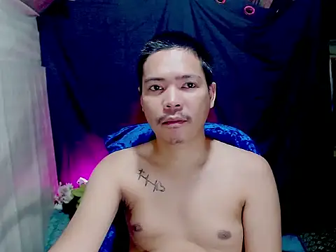 Snapshot of MANIACasianX chatting on 28, 11, 2025 MANIACasianX online show from 28, 11, 2025