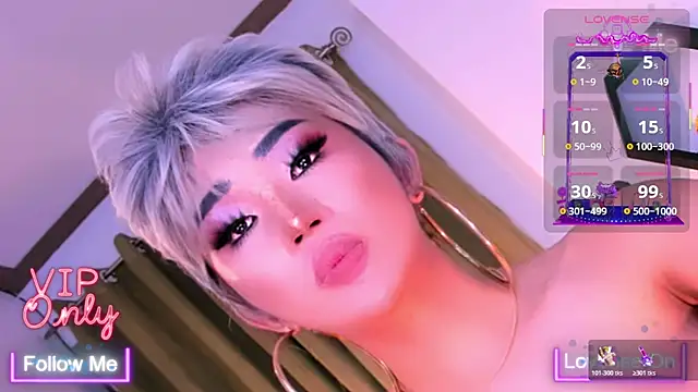 TriciaCumLoader online show from 10, 4, 2026