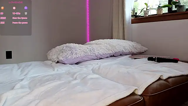 dustbunni0414 online show from 8, 4, 2026