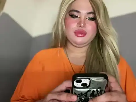 Snapshot of Naughtyrosecum chatting on 5, 11, 2025 Naughtyrosecum online show from 5, 11, 2025