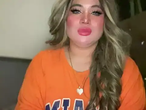 Snapshot of Naughtyrosecum chatting on 5, 11, 2025 Naughtyrosecum online show from 5, 11, 2025