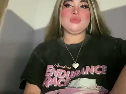 Snapshot of Naughtyrosecum chatting on 6, 11, 2025 Naughtyrosecum online show from 6, 11, 2025