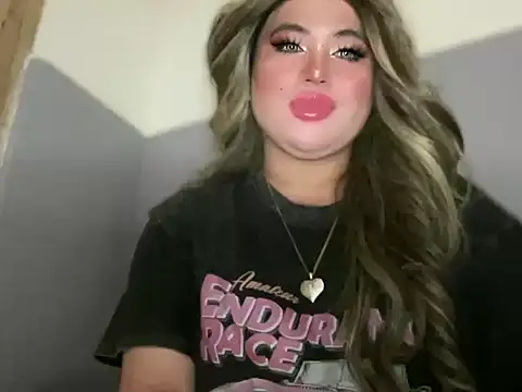 Snapshot of Naughtyrosecum chatting on 8, 11, 2025 Naughtyrosecum online show from 8, 11, 2025