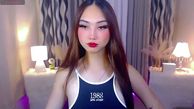 Kiah Wyatt online show from 4, 11, 2025