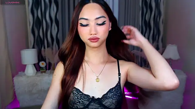 Kiah Wyatt online show from 8, 11, 2025