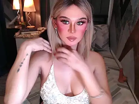 superhotangelxx online show from 18, 4, 2026