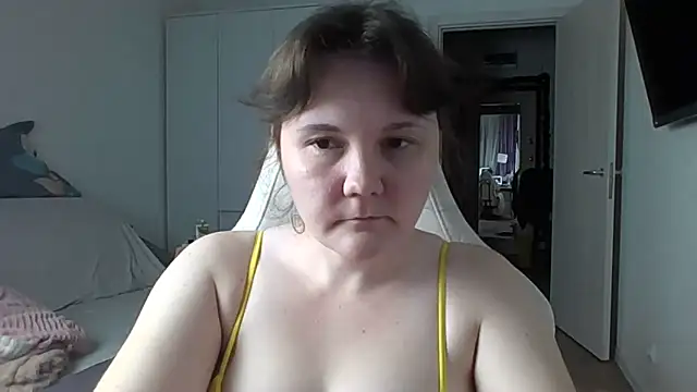 Snapshot of Qaynii chatting on 9, 10, 2025 Qaynii online show from 9, 10, 2025