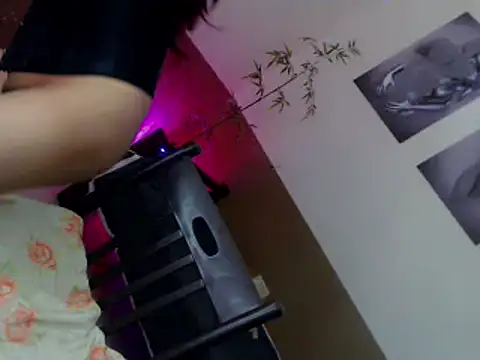 Snapshot of Spicy_kinky chatting on 5, 7, 2026 Spicy kinky online show from 5, 7, 2026