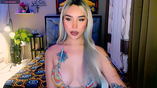 Snapshot of Franchesca_Trans chatting on 17, 11, 2025 Franchesca Trans online show from 17, 11, 2025