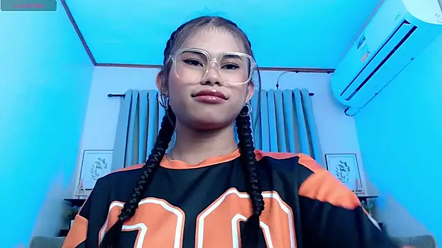 Snapshot of PrettyBlythes_TS chatting on 17, 11, 2025 PrettyBlythes TS online show from 17, 11, 2025