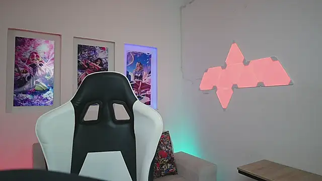 Snapshot of NicoleCrawft chatting on 10, 9, 2025 NicoleCrawft online show from 10, 9, 2025