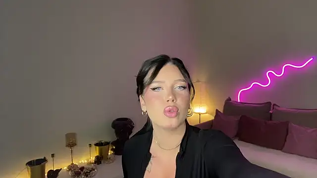 Snapshot of mistress_of_hearts chatting on 16, 5, 2026 mistress of hearts online show from 16, 5, 2026
