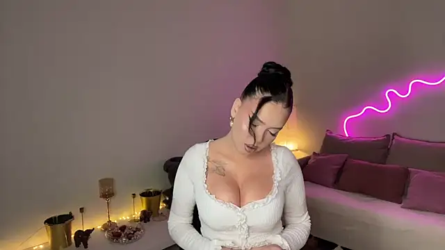 Snapshot of mistress_of_hearts chatting on 22, 5, 2026 mistress of hearts online show from 22, 5, 2026