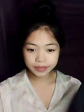 Snapshot of Thy00__ chatting on 17, 11, 2025 Thy00 online show from 17, 11, 2025