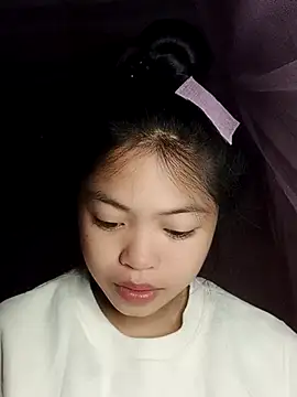 Snapshot of Thy00__ chatting on 28, 11, 2025 Thy00 online show from 28, 11, 2025