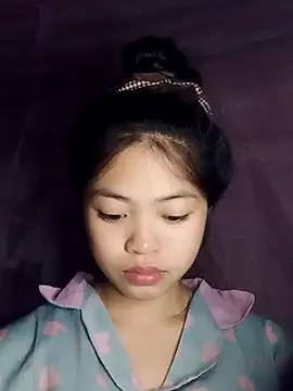 Snapshot of Thy00__ chatting on 17, 12, 2025 Thy00 online show from 17, 12, 2025